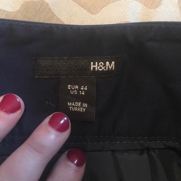 Navy H&M skirt with button detail - Picture 4 of 4